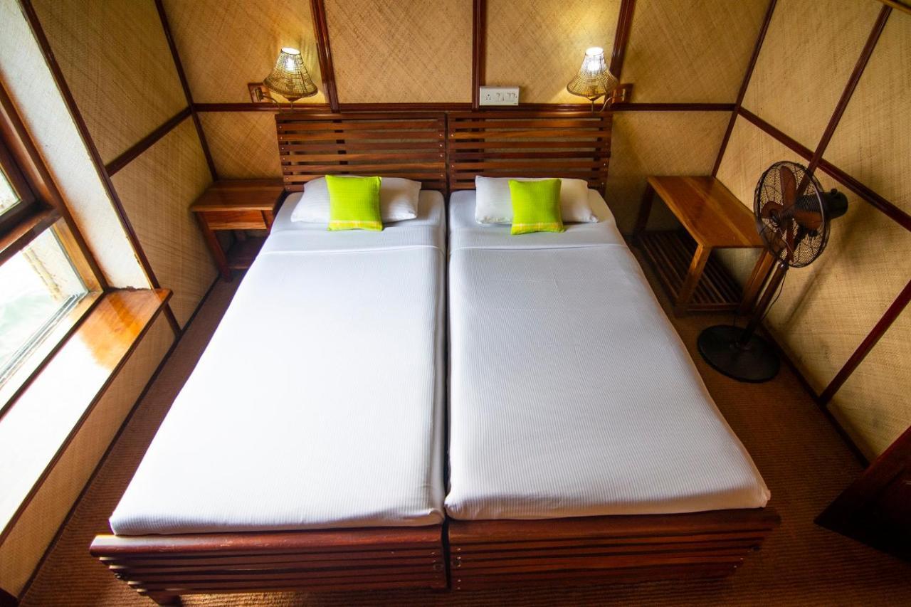 Marvel Cruise Hotell Alappuzha Eksteriør bilde