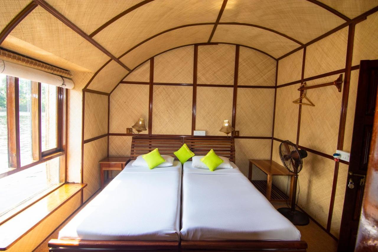 Marvel Cruise Hotell Alappuzha Eksteriør bilde