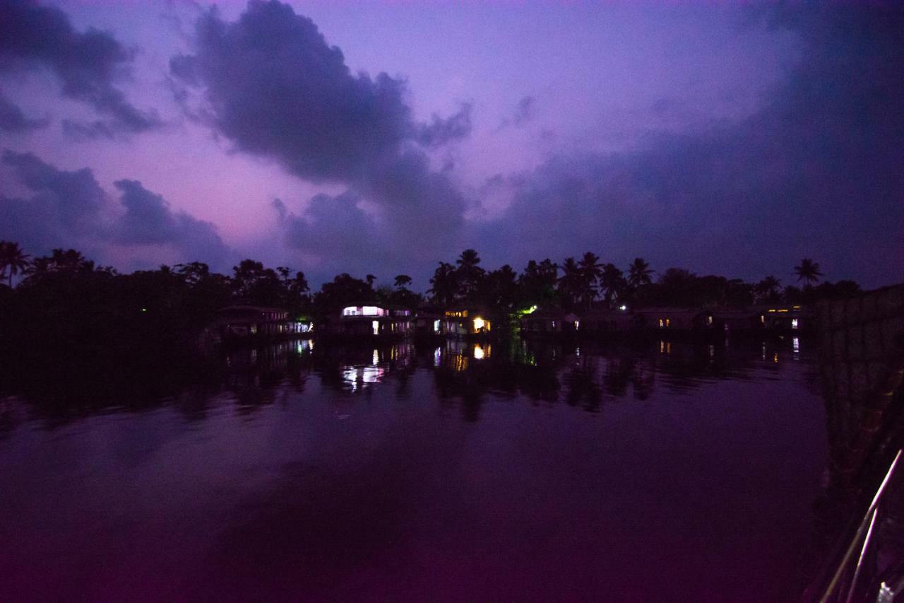 Marvel Cruise Hotell Alappuzha Eksteriør bilde